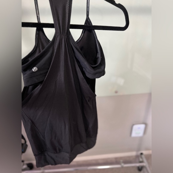 Lululemon black tank w/ attached bra size 6 - Picture 3 of 5